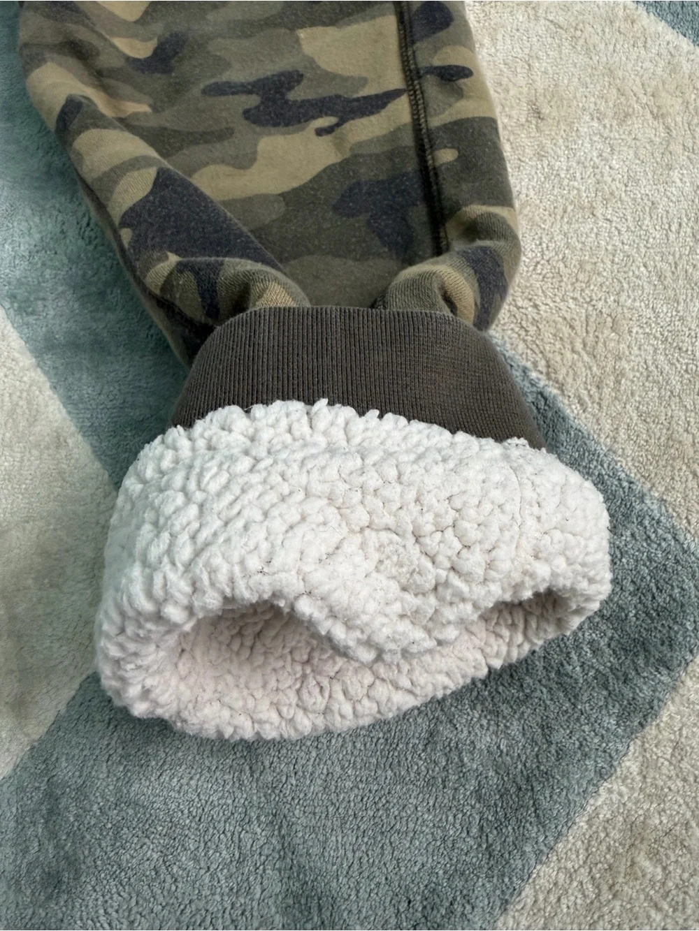 Gap Boys Athletic Sweatpants Joggers Sherpa Brushed Size XXL Camo